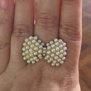 Bow with pearls ring